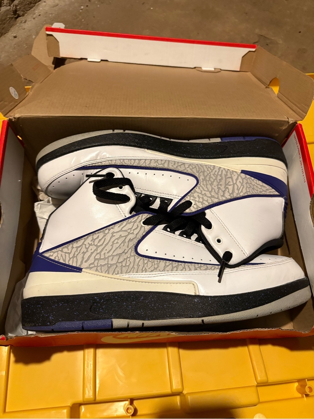Jordan Men's White and Purple Retro Basketball Sneakers
